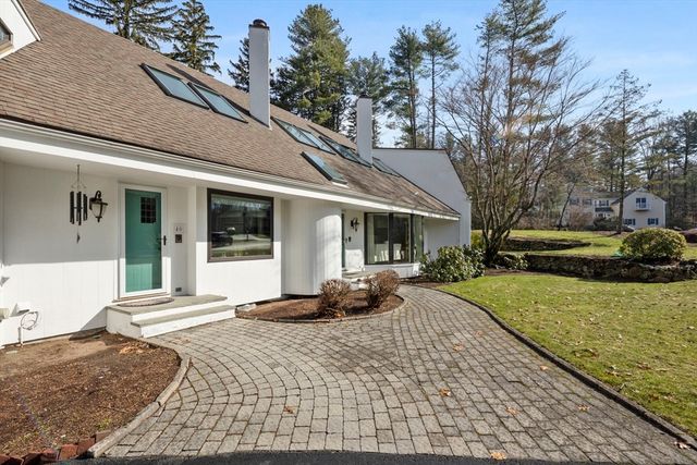 40 Lincoln Cir E, Andover, MA 01810