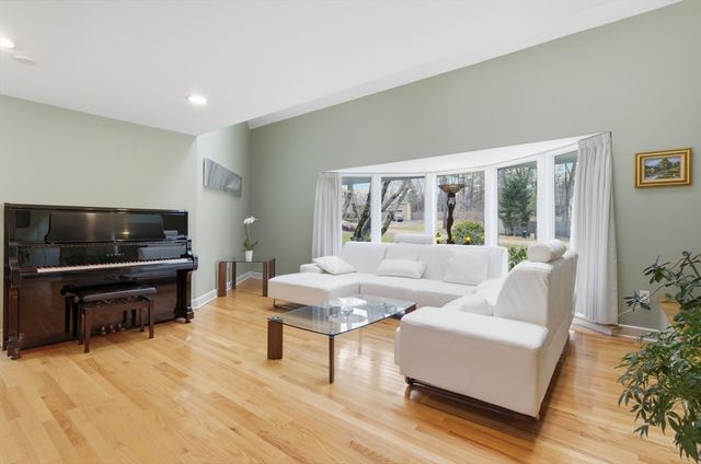 40 Lincoln Cir E, Andover, MA 01810