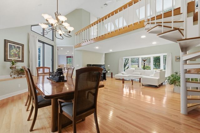 40 Lincoln Cir E, Andover, MA 01810