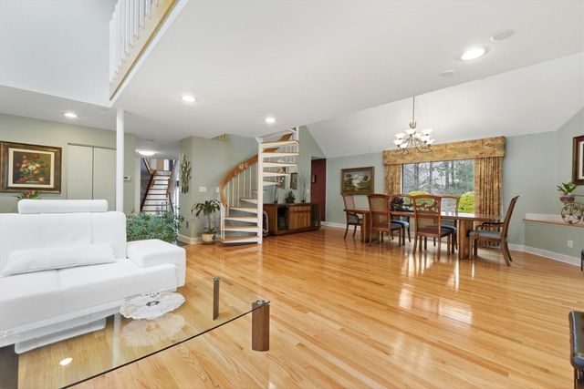 40 Lincoln Cir E, Andover, MA 01810