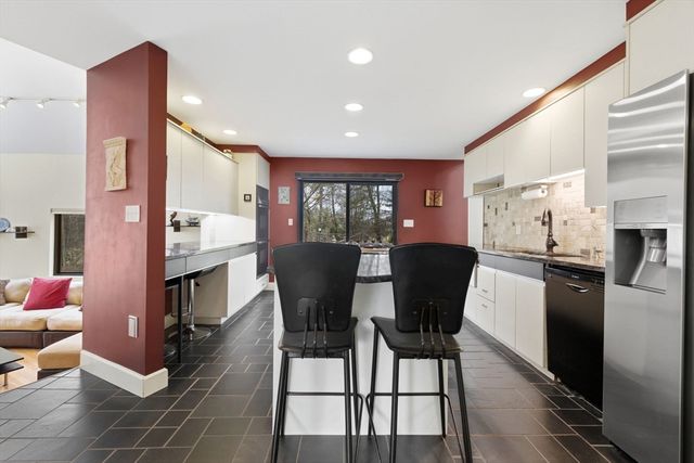 40 Lincoln Cir E, Andover, MA 01810