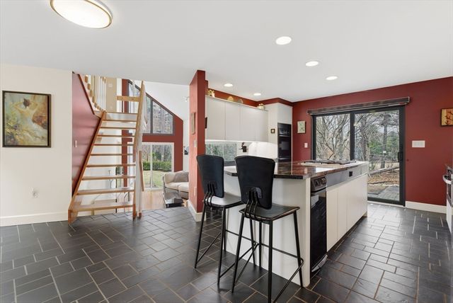 40 Lincoln Cir E, Andover, MA 01810