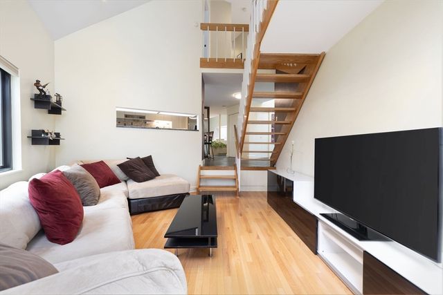 40 Lincoln Cir E, Andover, MA 01810