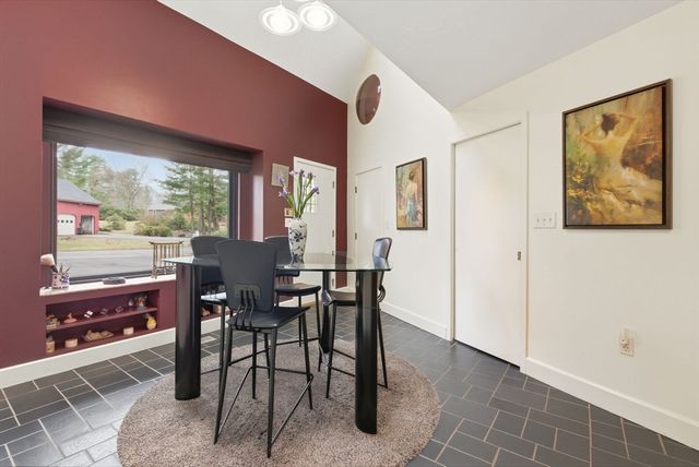 40 Lincoln Cir E, Andover, MA 01810