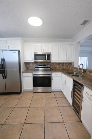 15761 SW 137 ave 202, Miami, FL 33177
