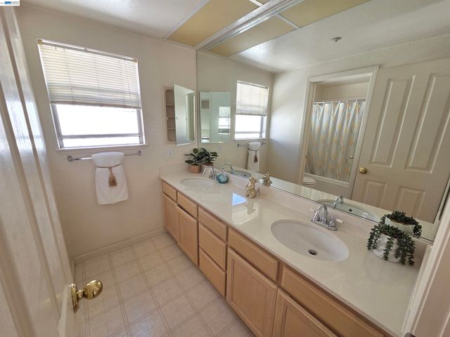 30330 Meridien Cir, Union City, CA 94587