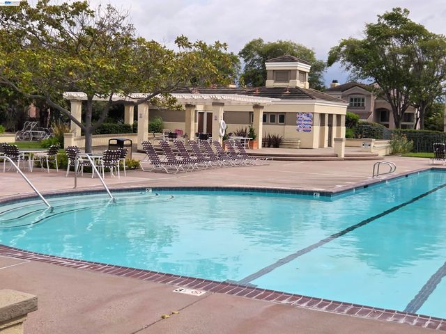 30330 Meridien Cir, Union City, CA 94587