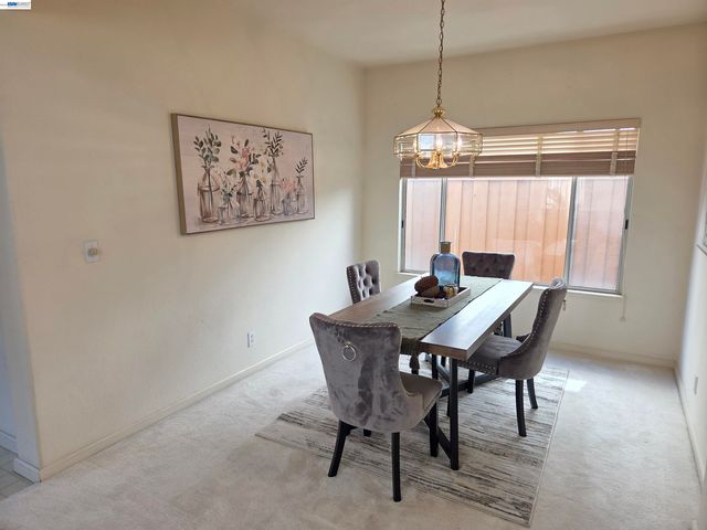 30330 Meridien Cir, Union City, CA 94587