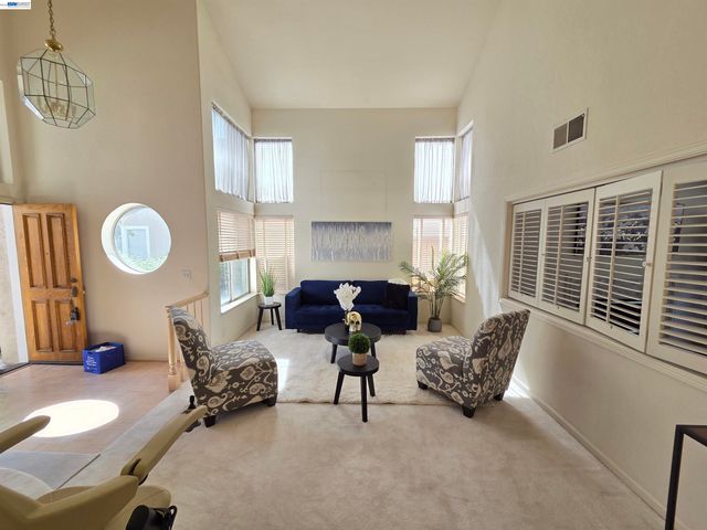 30330 Meridien Cir, Union City, CA 94587