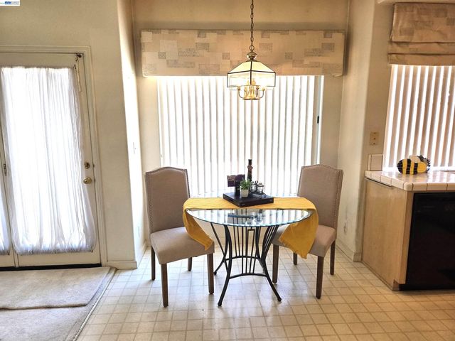 30330 Meridien Cir, Union City, CA 94587