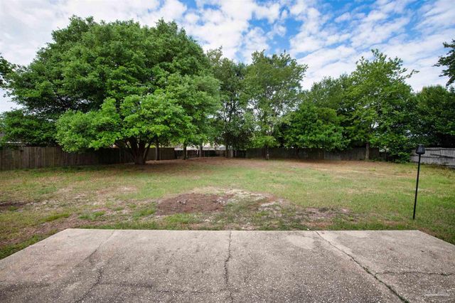 2227 Parker Pl Ct, Navarre, FL 32566