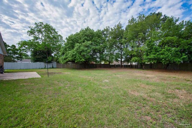 2227 Parker Pl Ct, Navarre, FL 32566