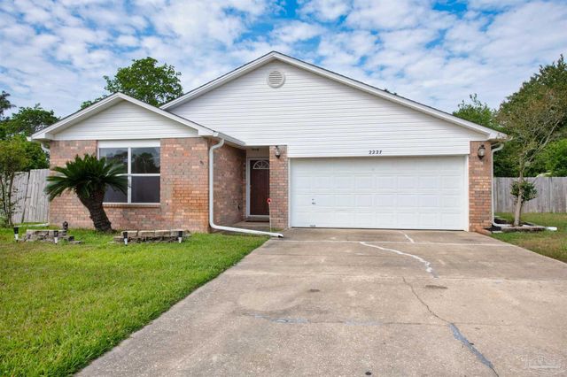 2227 Parker Pl Ct, Navarre, FL 32566