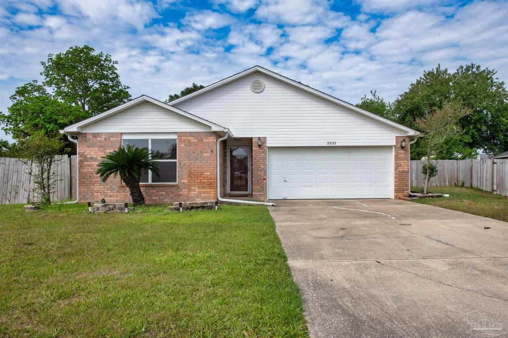 2227 Parker Pl Ct, Navarre, FL 32566