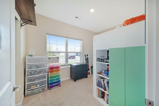 268 Mannaseh Drive W, Granville, OH 43023