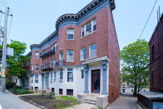 39 Strathmore Rd 3, Boston, MA 02135