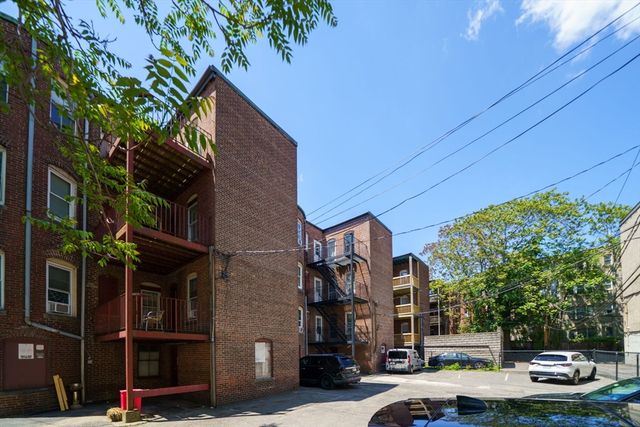 39 Strathmore Rd 3, Boston, MA 02135