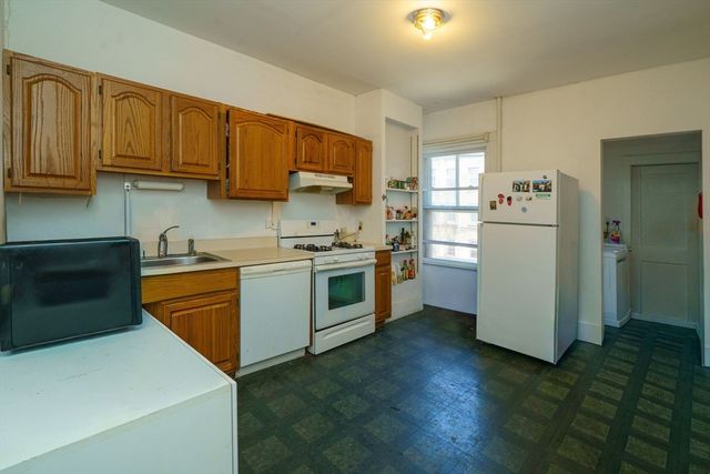 39 Strathmore Rd 3, Boston, MA 02135