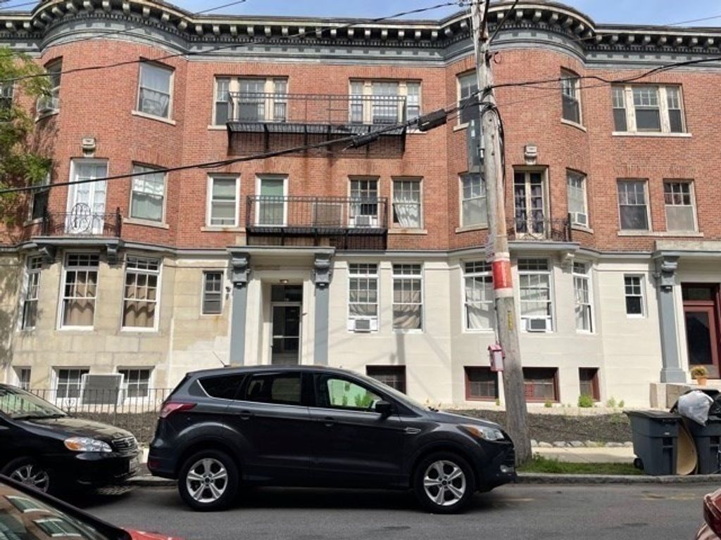 39 Strathmore Rd 3, Boston, MA 02135