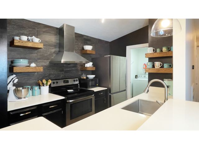 12555 Timber Creek Drive UNIT 8, Carmel, IN 46032