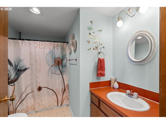 1435 Sw 18TH St, Pendleton, OR 97801