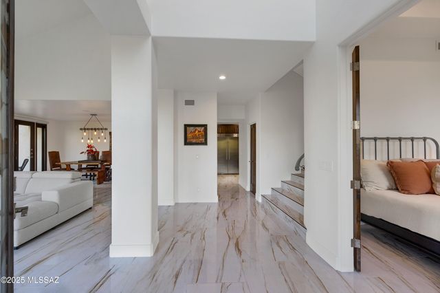 4996 E Calle Brillante, Tucson, AZ 85718