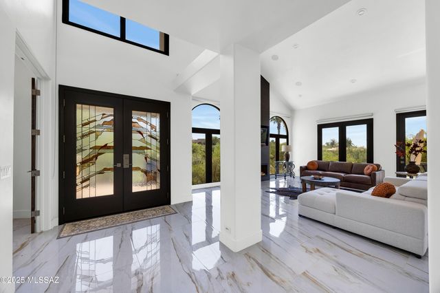 4996 E Calle Brillante, Tucson, AZ 85718