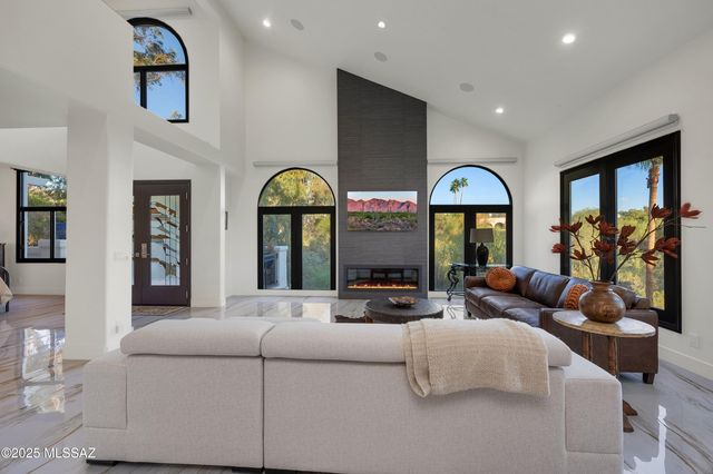 4996 E Calle Brillante, Tucson, AZ 85718