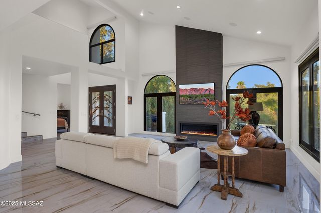 4996 E Calle Brillante, Tucson, AZ 85718