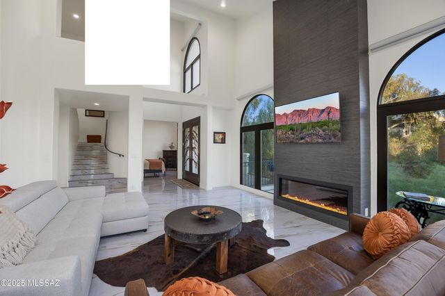 4996 E Calle Brillante, Tucson, AZ 85718