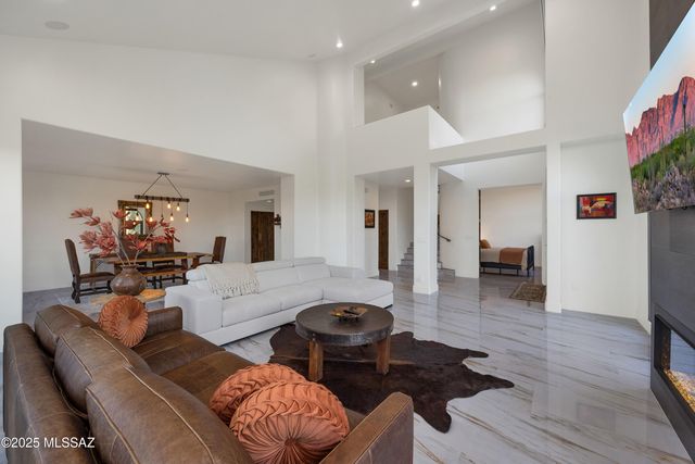 4996 E Calle Brillante, Tucson, AZ 85718