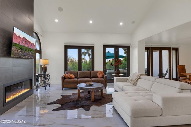 4996 E Calle Brillante, Tucson, AZ 85718