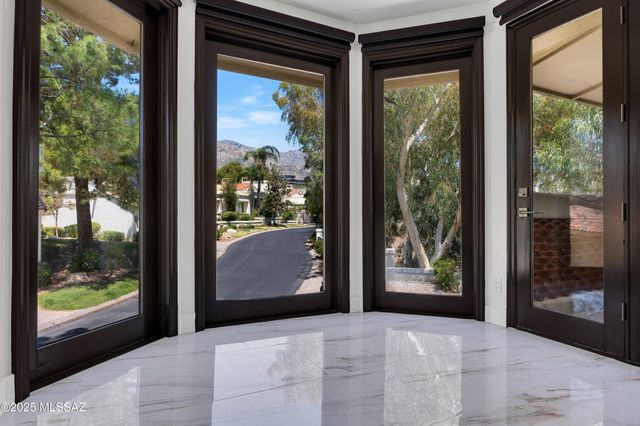 4996 E Calle Brillante, Tucson, AZ 85718