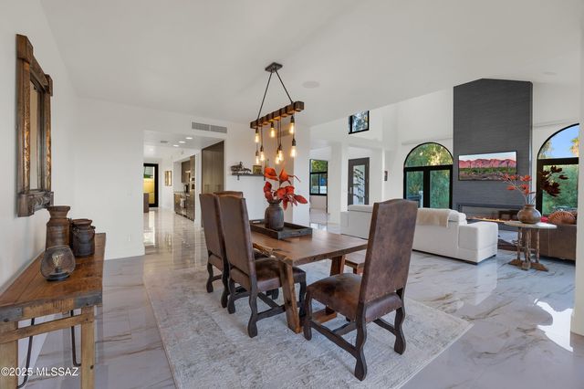 4996 E Calle Brillante, Tucson, AZ 85718