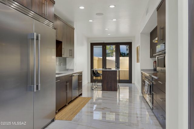 4996 E Calle Brillante, Tucson, AZ 85718