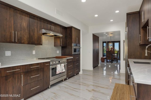 4996 E Calle Brillante, Tucson, AZ 85718