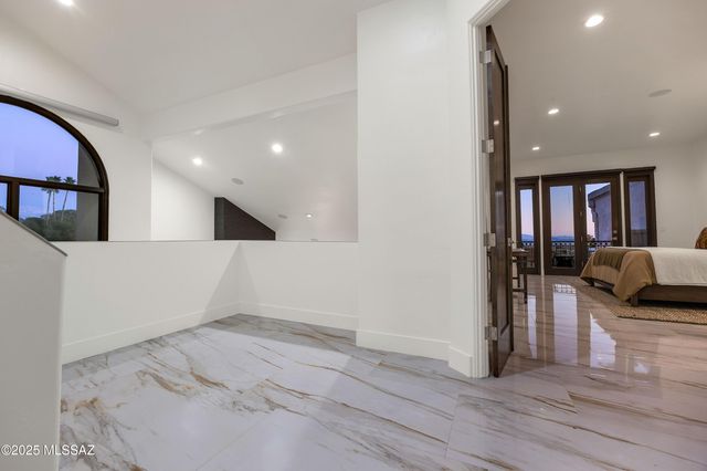 4996 E Calle Brillante, Tucson, AZ 85718