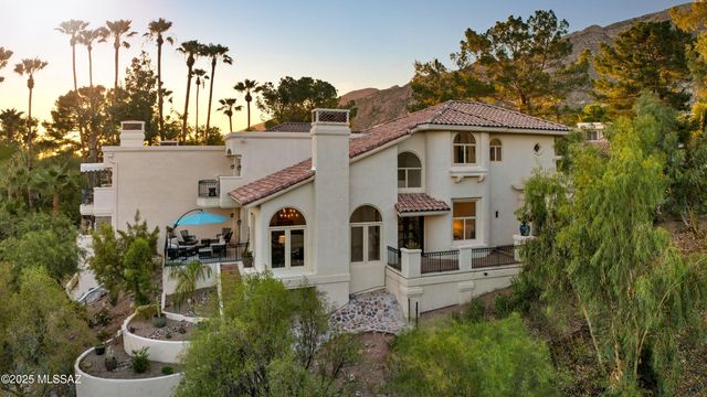 4996 E Calle Brillante, Tucson, AZ 85718