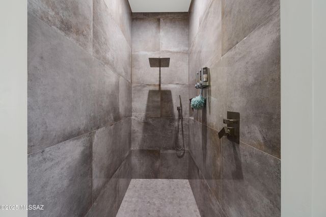 4996 E Calle Brillante, Tucson, AZ 85718