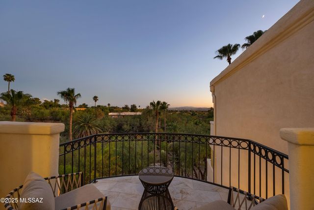 4996 E Calle Brillante, Tucson, AZ 85718