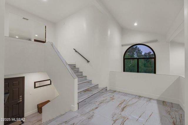 4996 E Calle Brillante, Tucson, AZ 85718