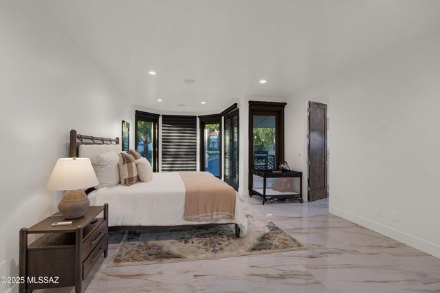 4996 E Calle Brillante, Tucson, AZ 85718