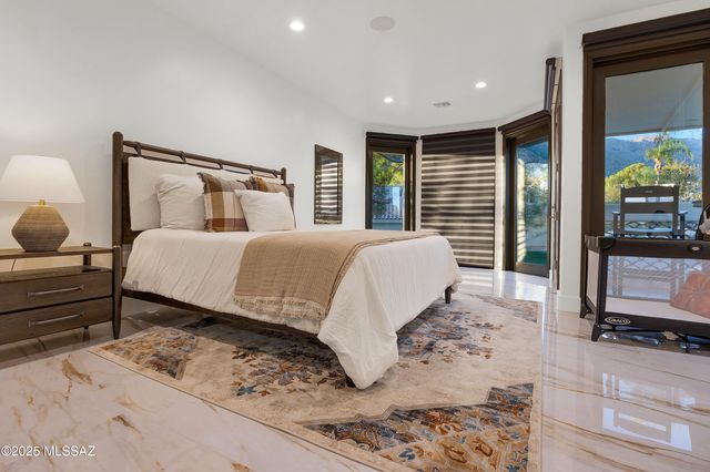 4996 E Calle Brillante, Tucson, AZ 85718