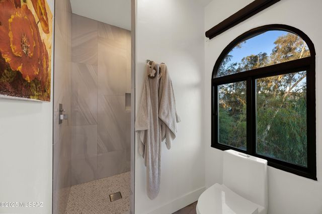 4996 E Calle Brillante, Tucson, AZ 85718