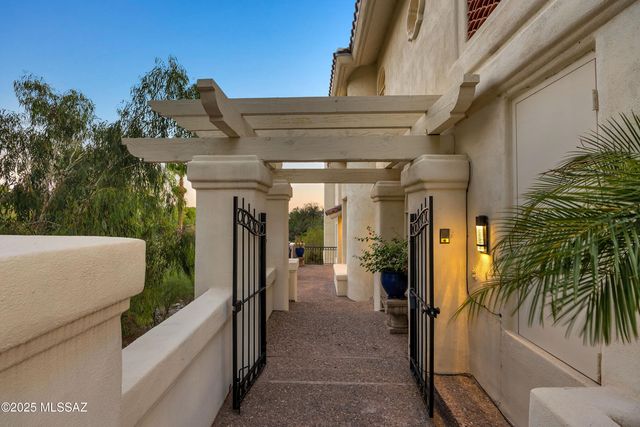 4996 E Calle Brillante, Tucson, AZ 85718