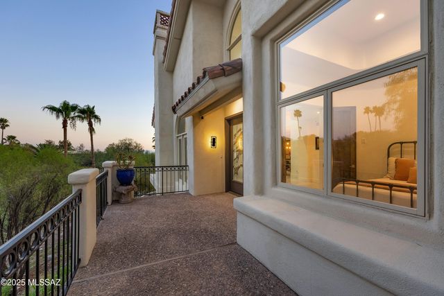 4996 E Calle Brillante, Tucson, AZ 85718