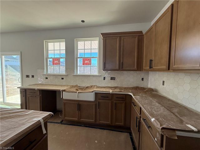 400 Yarrow Drive, Lexington, NC 27295