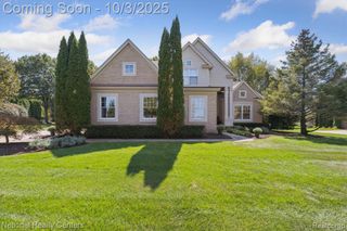 489 Gleneagles, Highland, MI 48357