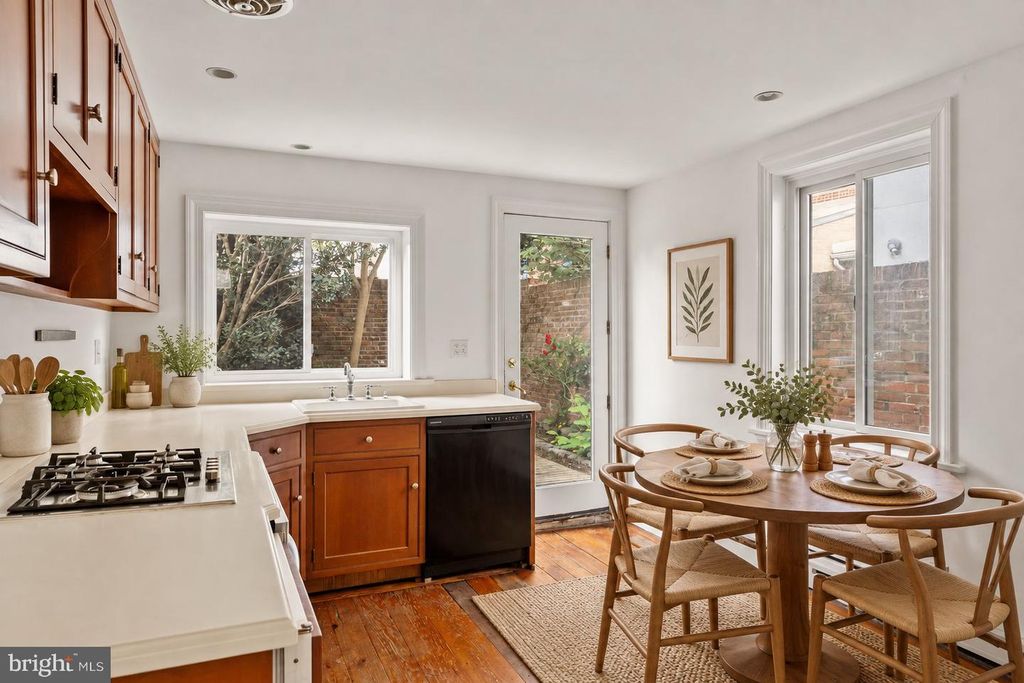 1038 N LEITHGOW ST, PHILADELPHIA, PA 19123 — photo 5