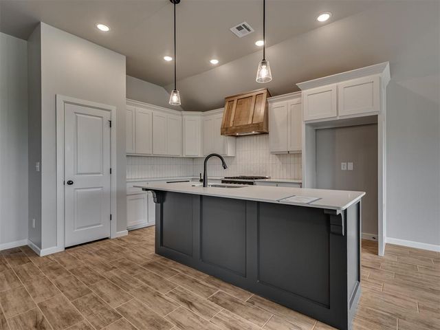 12429 Dolche Vita Drive, Yukon, OK 73099